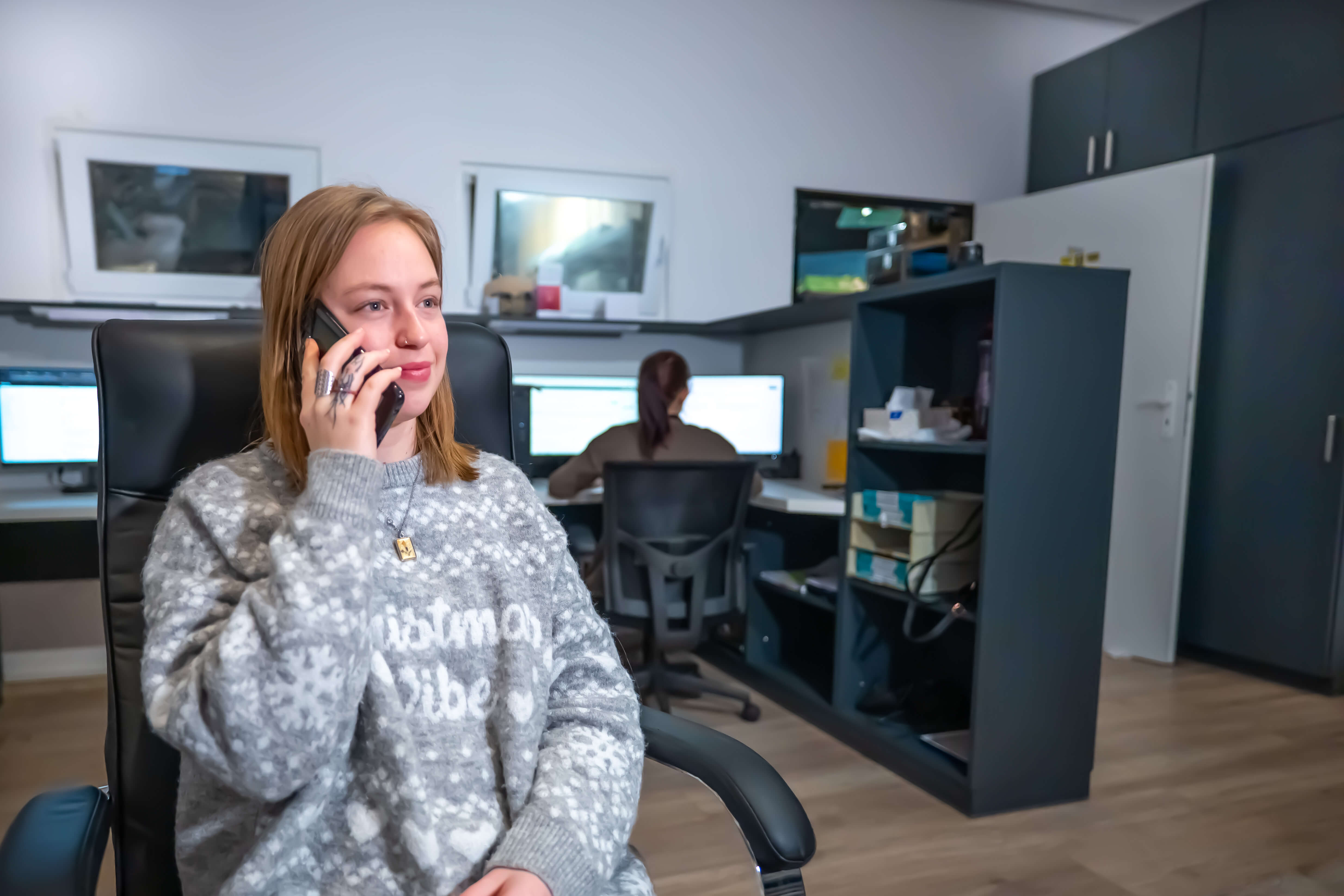 Canapuff Ügyfélszolgálat - Telefonáló személy