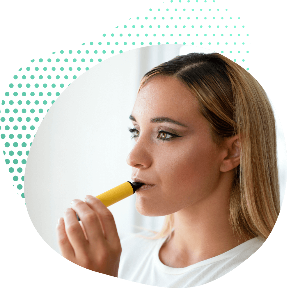 Lány, aki Pen-t szív.